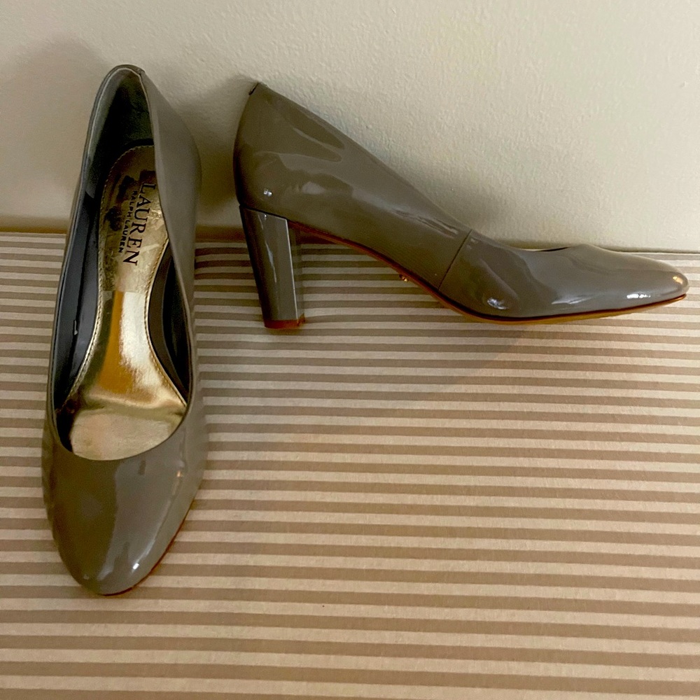Grey patent pumps